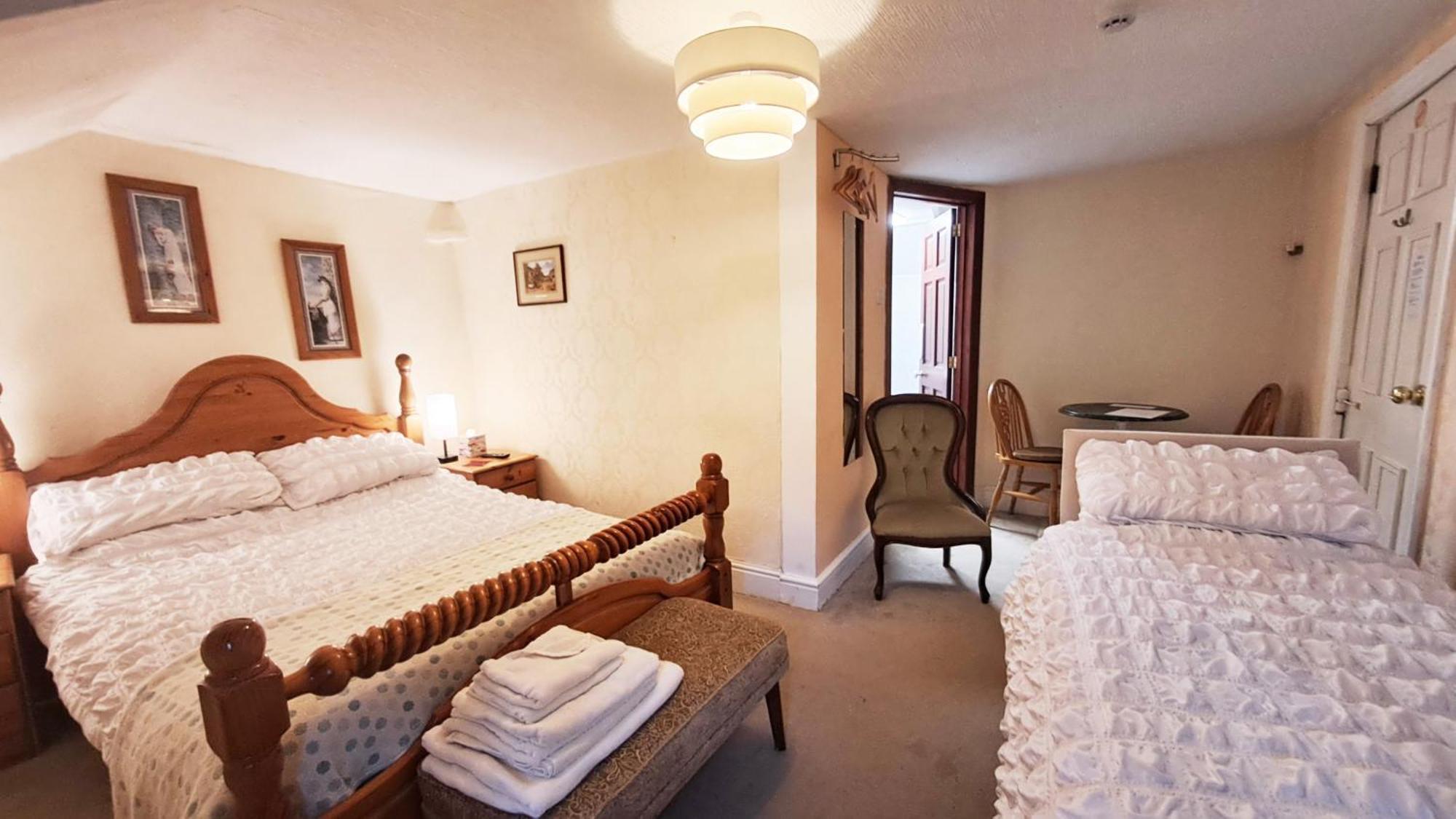 Coynant Farm Guesthouse - Farm Park Stay Swansea Esterno foto